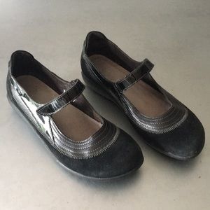 Black Mary Jane shoes